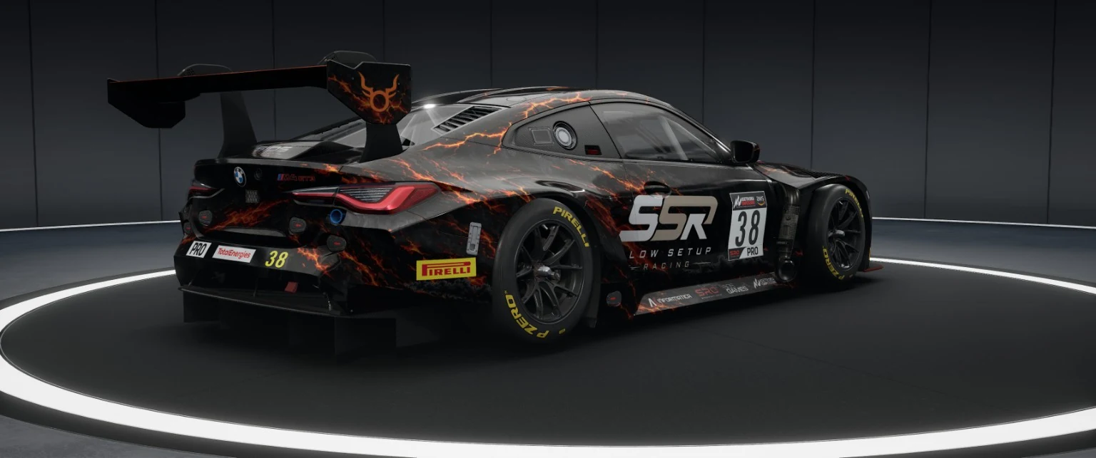 Originale BMW M4 GT3 SSR-Livery von hinten